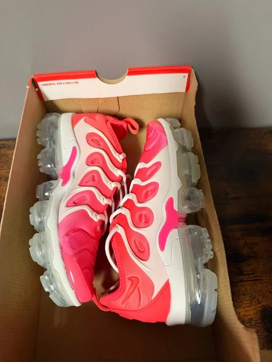 Nike Air VaporMax Plus Pink/White Running Shoes - Picture 5 of 5